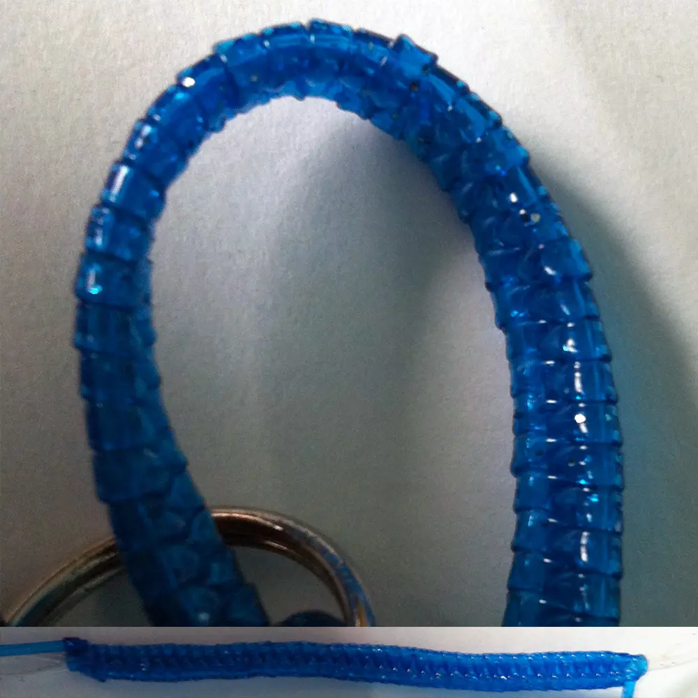 Tour bleu transparent en scoubidou pour porte clef